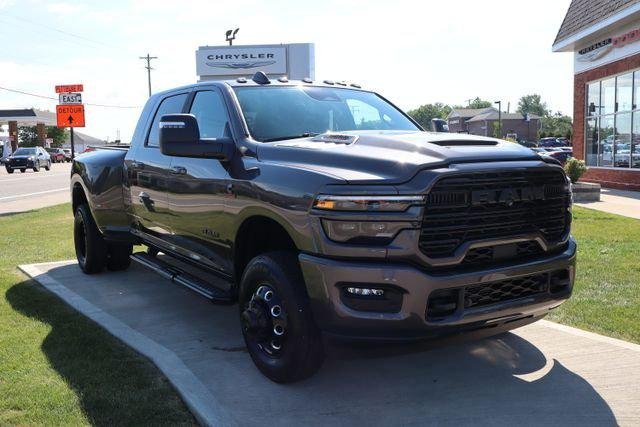 New 2026 Granite Crystal Metallic Clear-Coat Exterior Paint RAM LARAMIE image 17