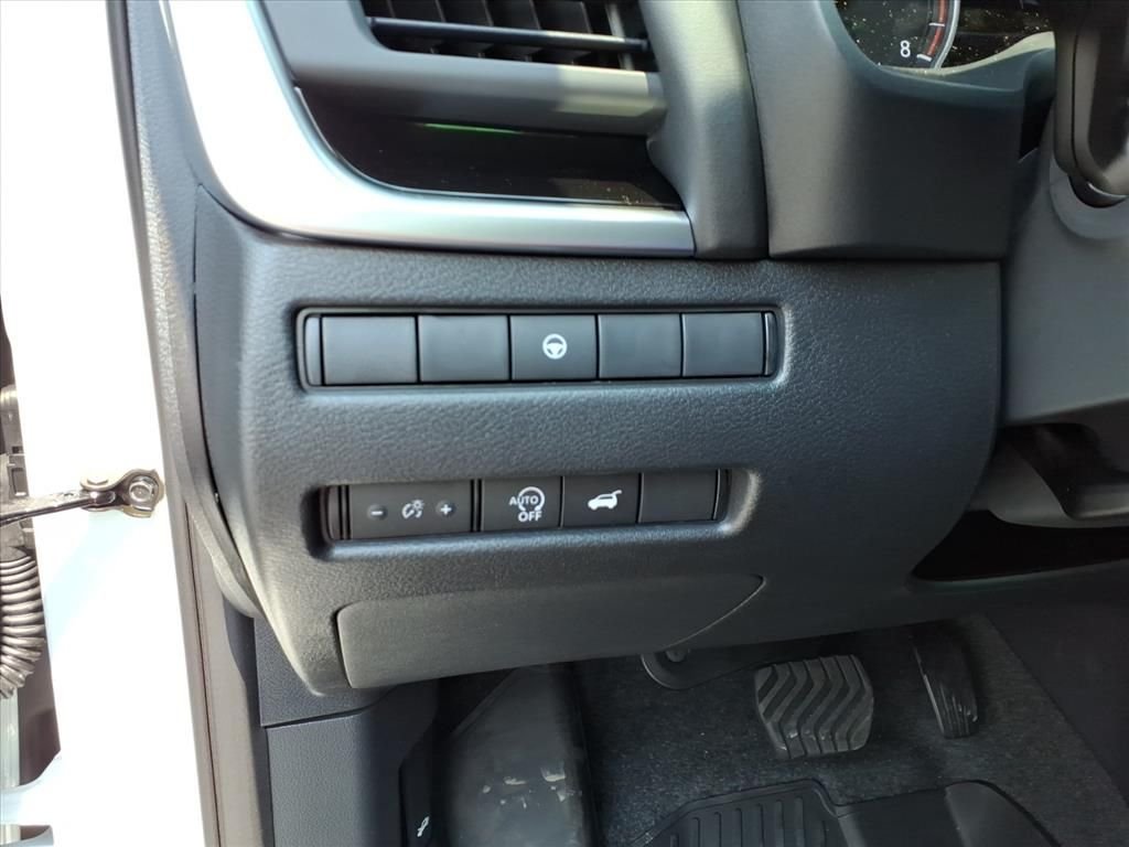 Used 2026 White Pearl Nissan Rock Creek image 17