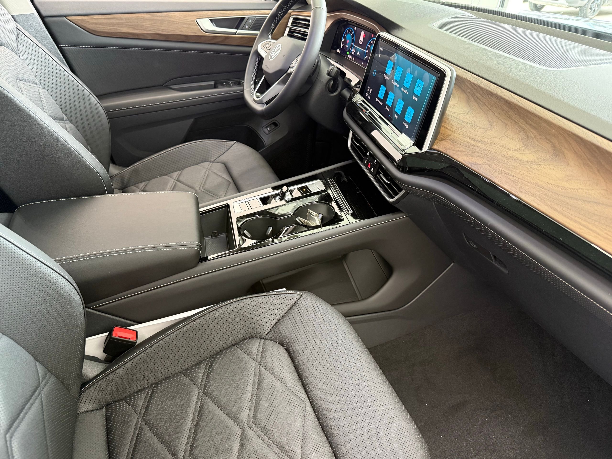 2025 Volkswagen Atlas SE w/Tech - Photo 24