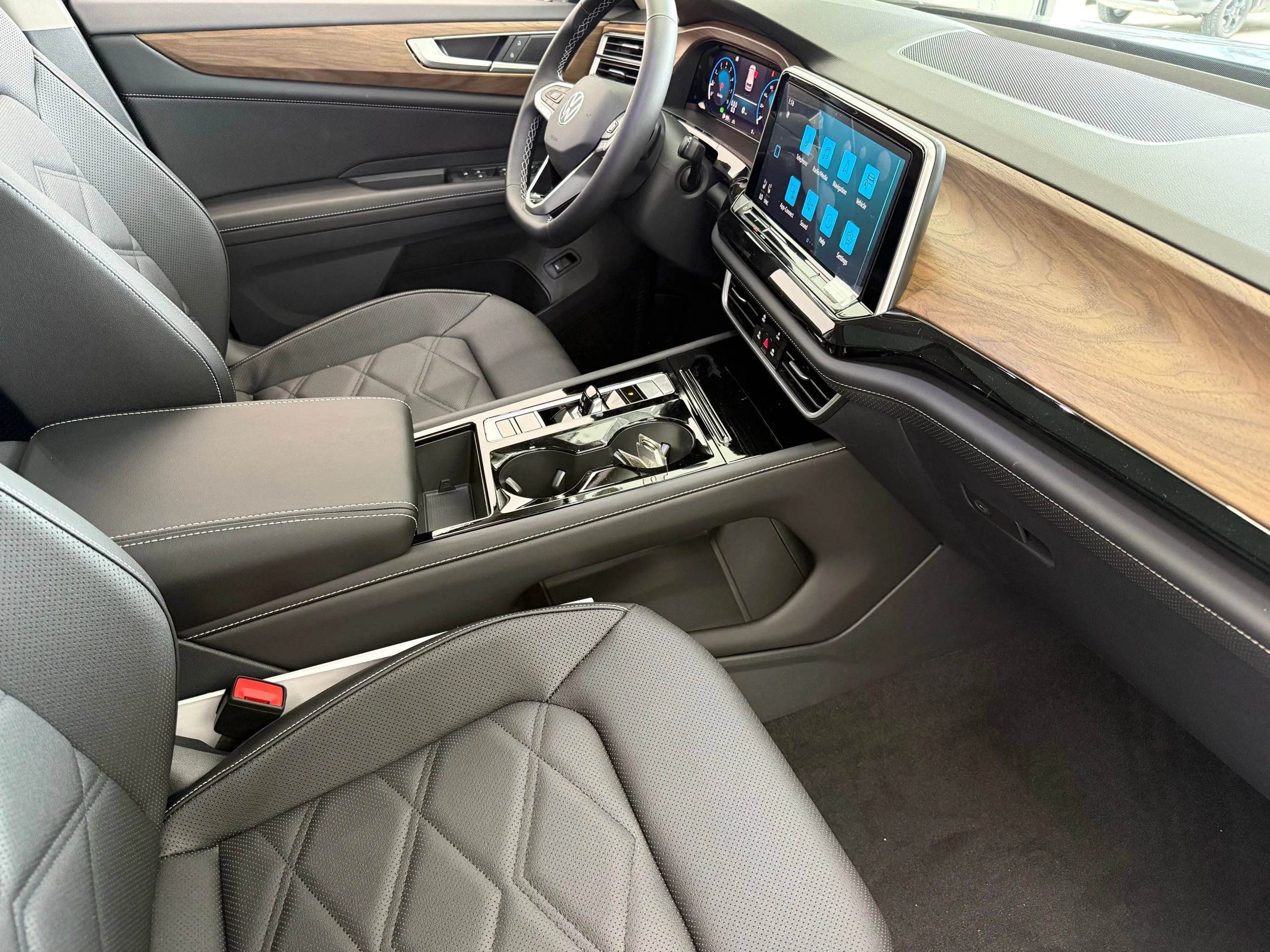 2025 Volkswagen Atlas SE w/Tech - Photo 25
