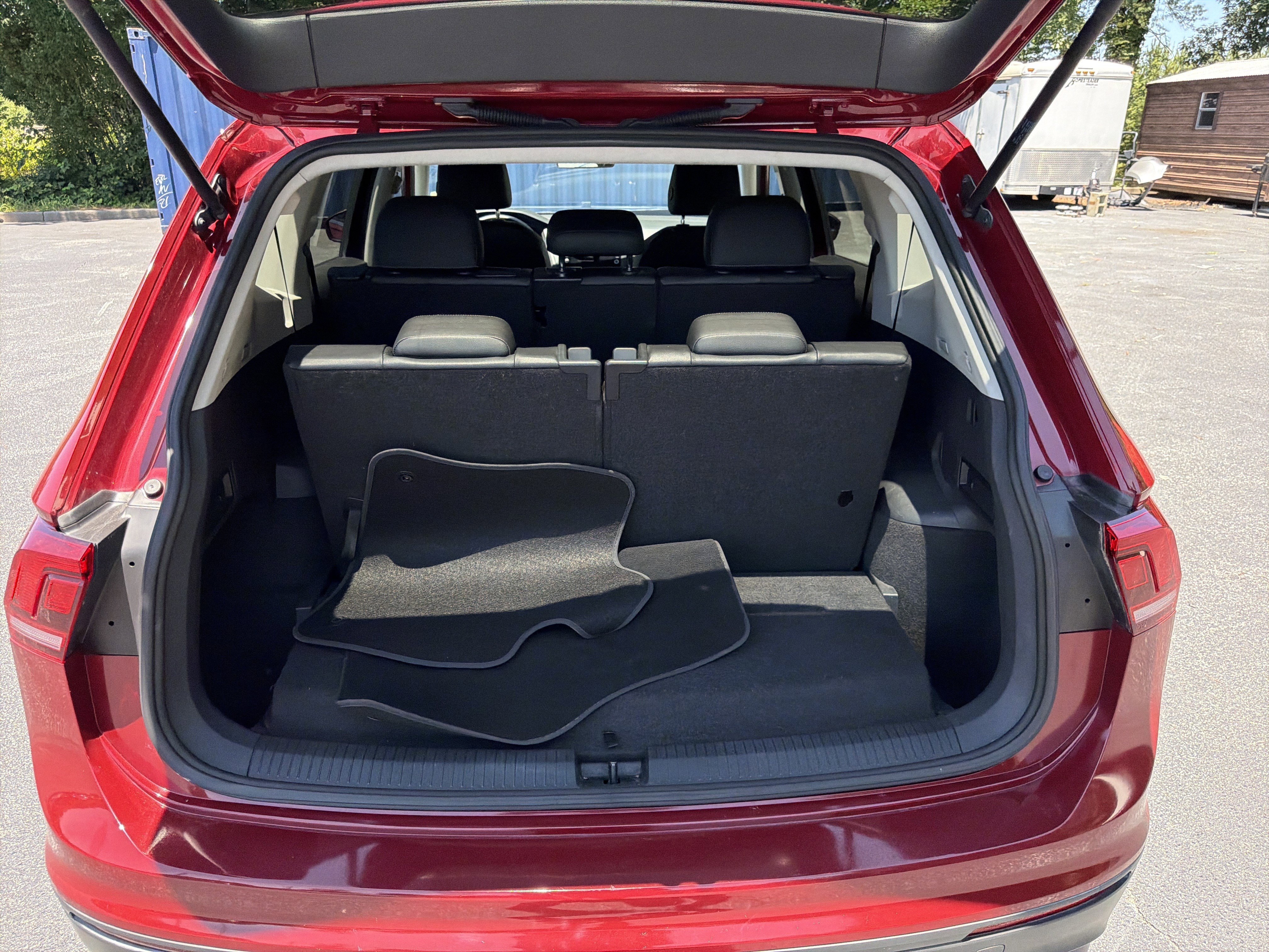 Used 2019  Volkswagen SE image 19