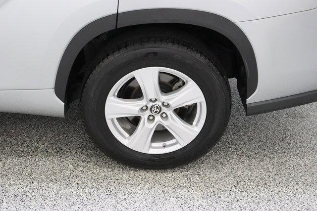 2025 Toyota Highlander LE - Photo 10