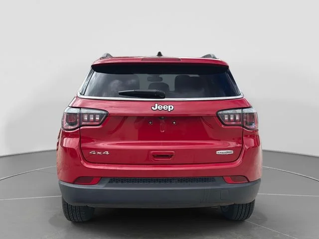 Used 2019 Red Jeep Latitude image 33