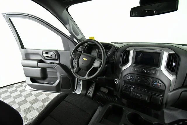New 2026 Summit White Chevrolet WT image 20