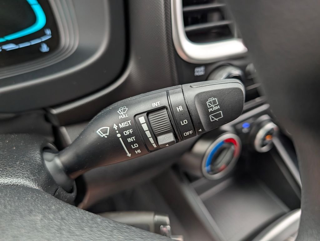2025 Hyundai Venue SE - Photo 26