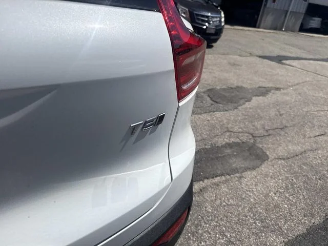 Used 2021 White Volvo R-Design image 8