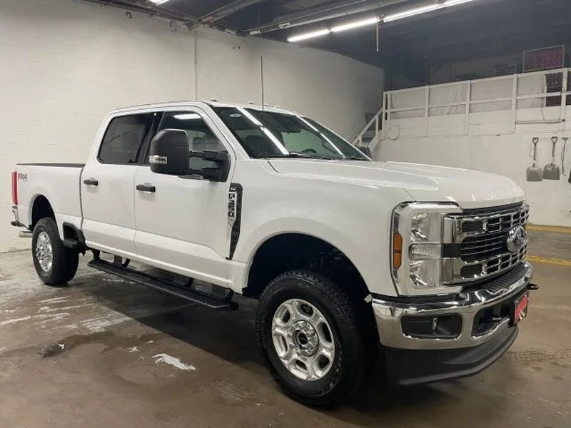 New 2026 Oxford White Ford F-350® XLT image 3