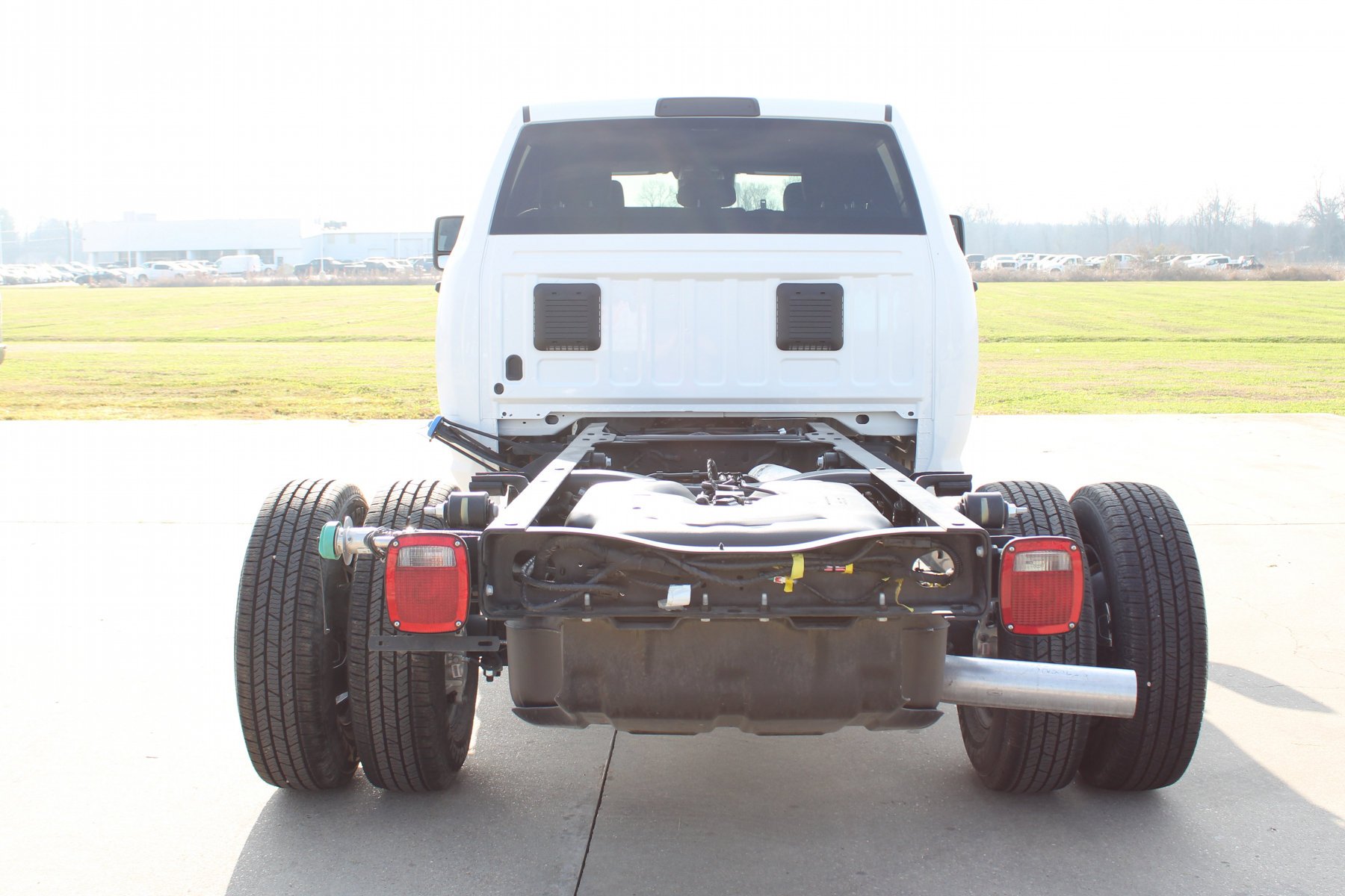 New 2026 Bright White Clear-Coat Exterior Paint RAM Tradesman Crew Cab 60c/a 4x4 image 24