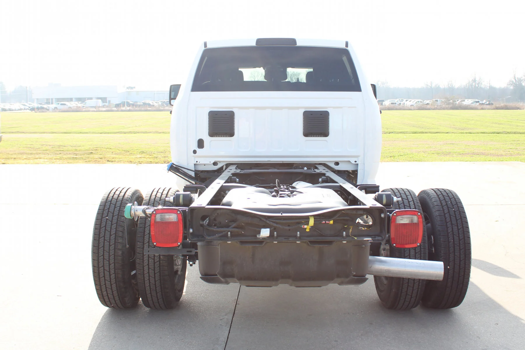 New 2026 Bright White Clear-Coat Exterior Paint RAM Tradesman Crew Cab 60c/a 4x4 image 24