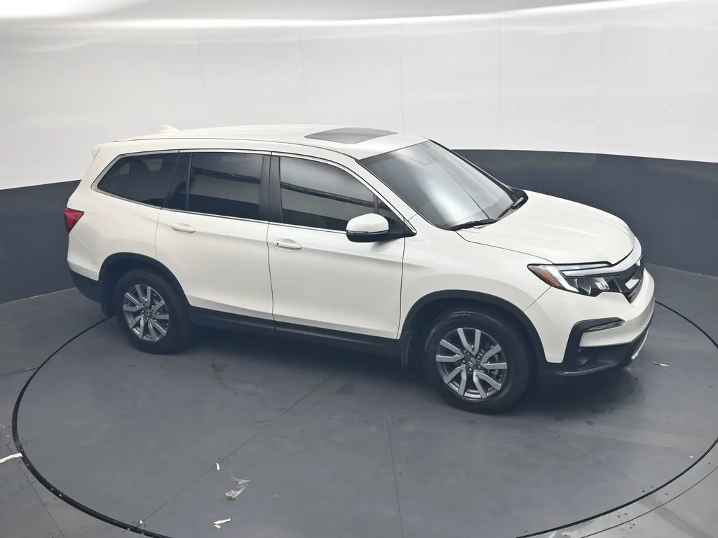 Used 2019 White Diamond Pearl Honda EX-L image 17