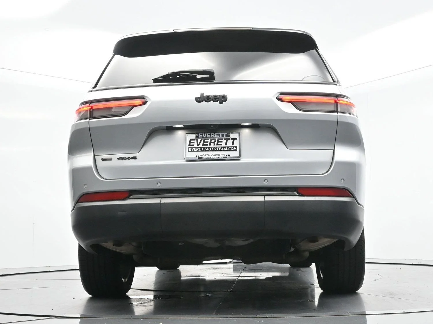 Used 2021 Silver Jeep Altitude image 45