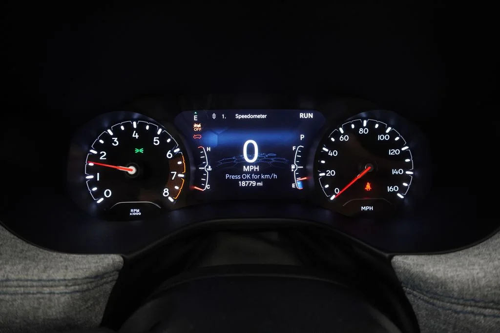 Certified Used 2022 Silver Jeep Latitude image 28