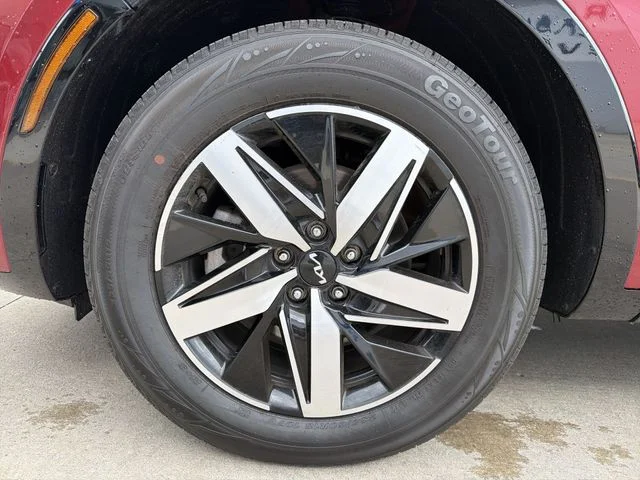 Used 2023 Red Kia S image 12