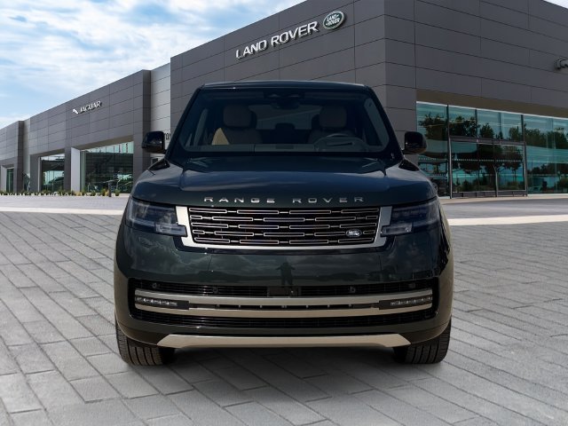 New 2026 Belgravia Green LAND ROVER SE image 8