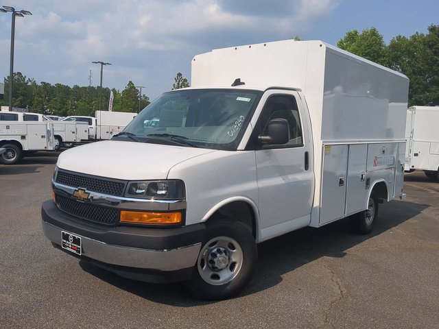 2025 GMC Savana Cutaway 3500 1WT