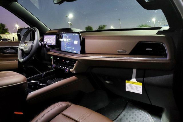 New 2026 Polar White Tricoat Chevrolet High Country image 13