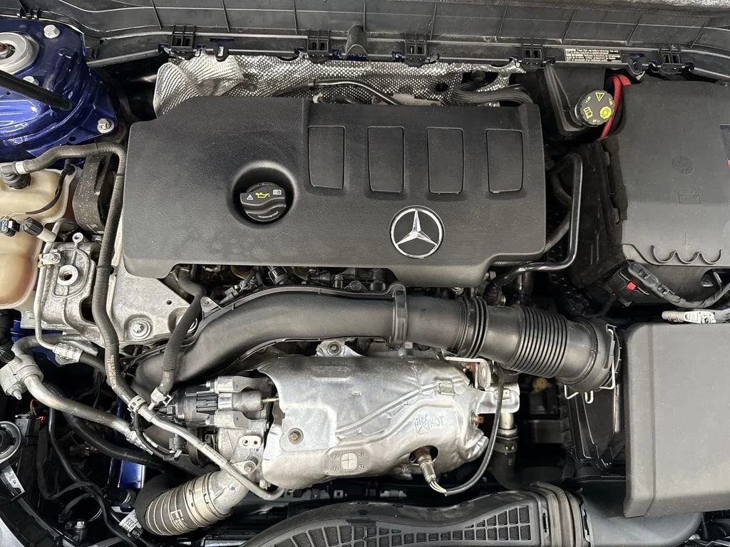 Used 2021  Mercedes-Benz GLB 250 image 34