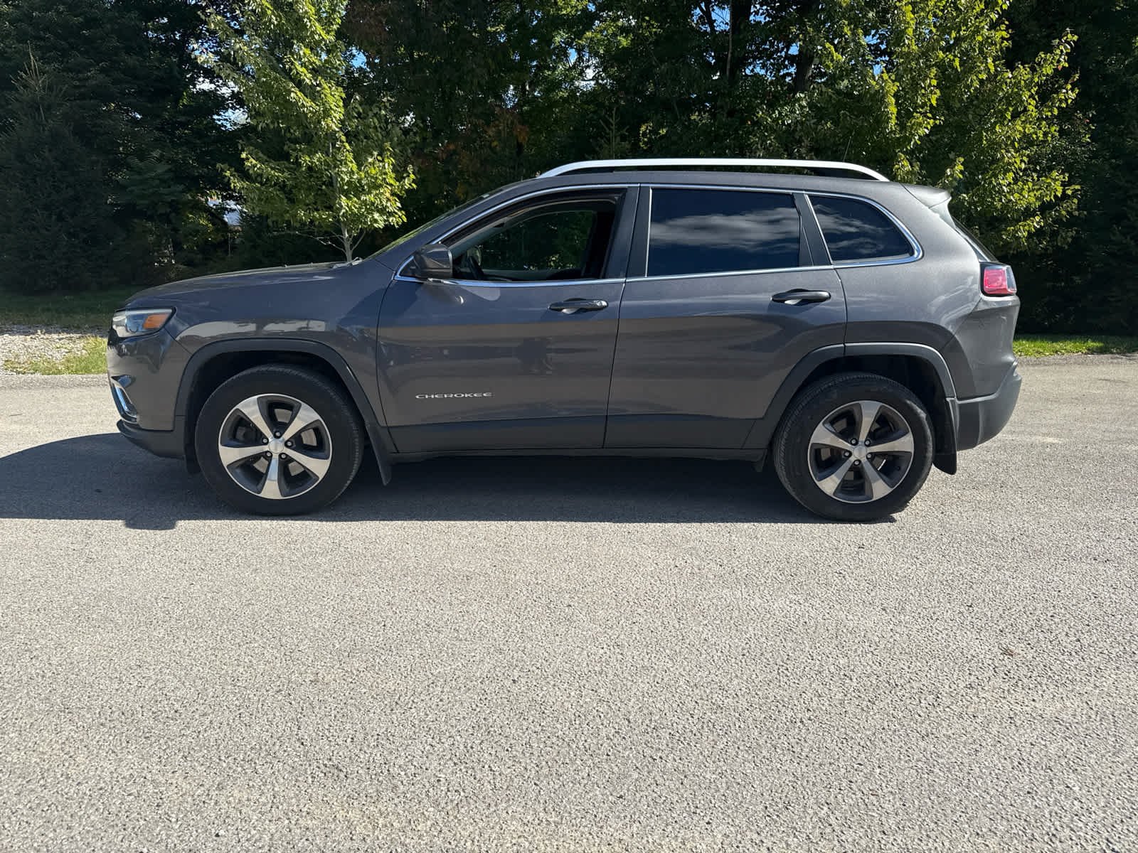 Used 2019 Granite Crystal Metallic Clearcoat Jeep Limited image 2