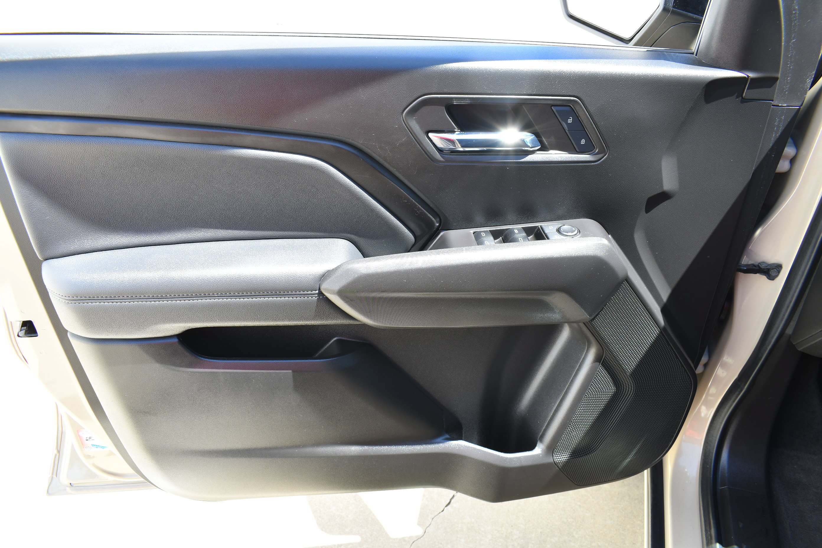 Used 2024 Desert Sand Metallic GMC Elevation image 12