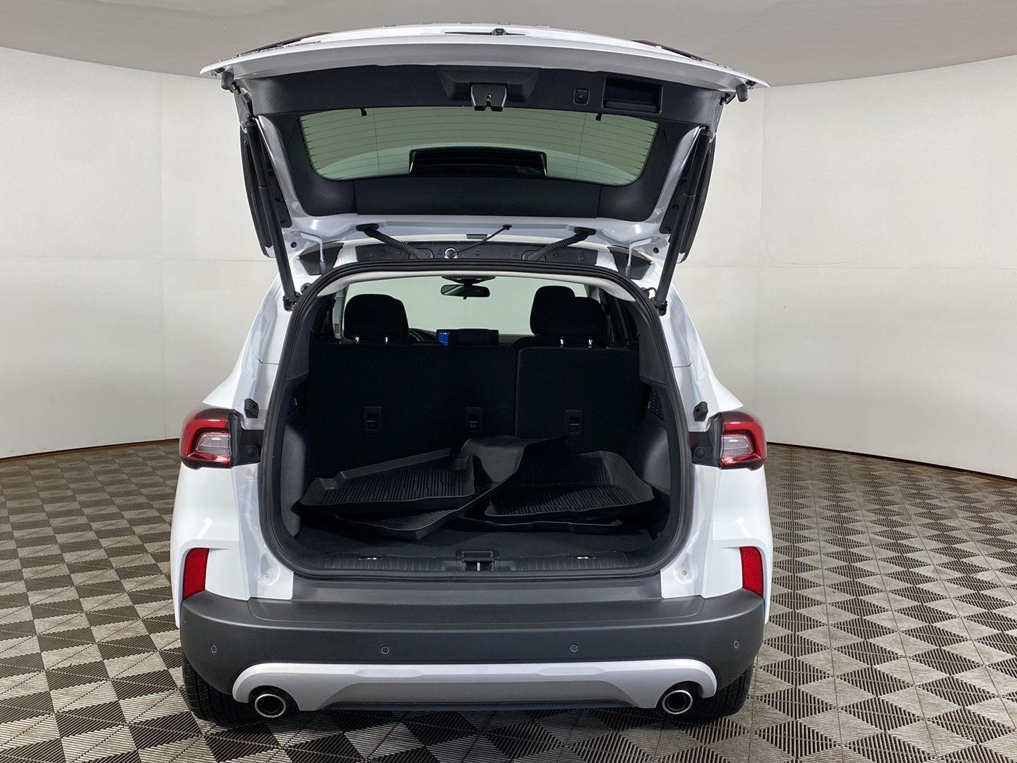 Used 2023 Oxford White Ford Active image 21