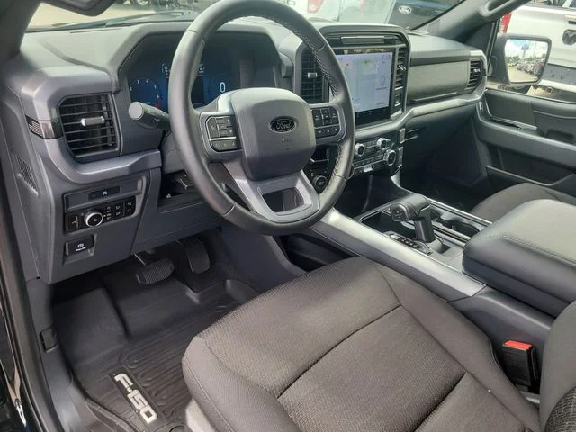 Used 2025 Blue Ford XLT image 18