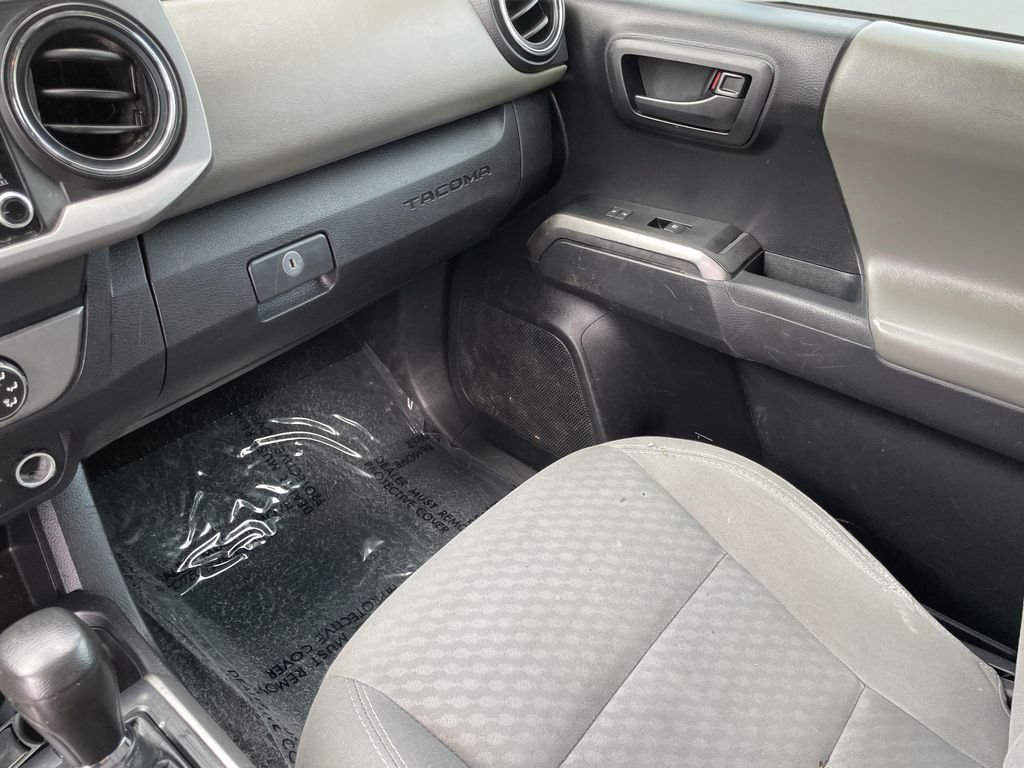 Used 2020  Toyota SR5 image 22