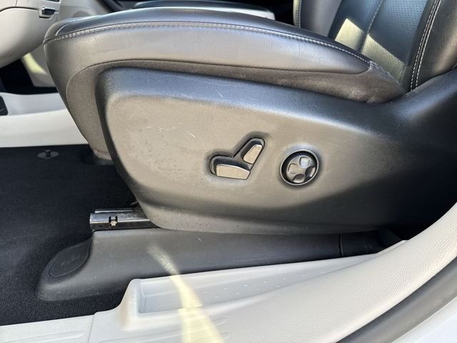 Used 2023 Silver Chrysler Touring L image 18