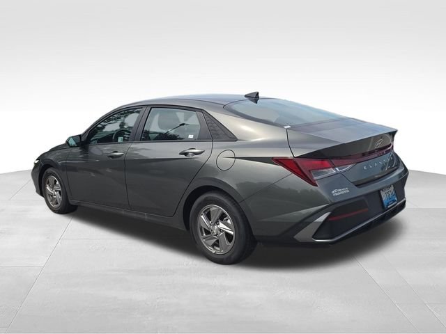 Used 2025 Gray Hyundai SE image 3
