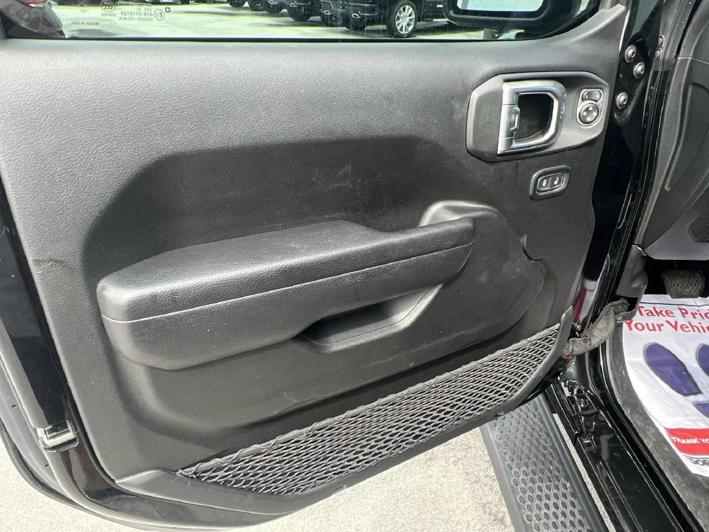 Used 2023 Black Jeep Sport S image 22