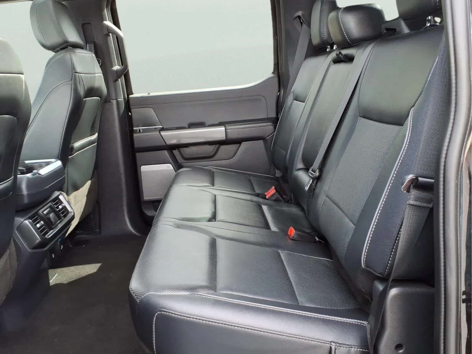 Used 2023 Agate Black Ford LARIAT image 29