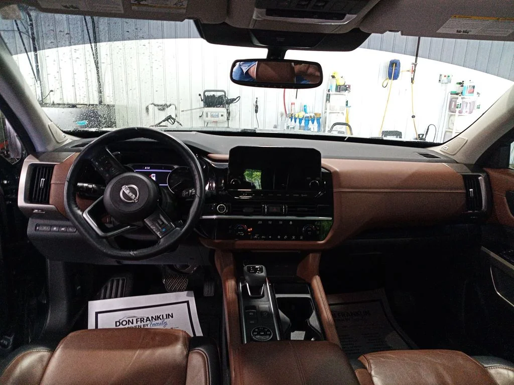 Used 2022 Black Nissan Platinum image 18