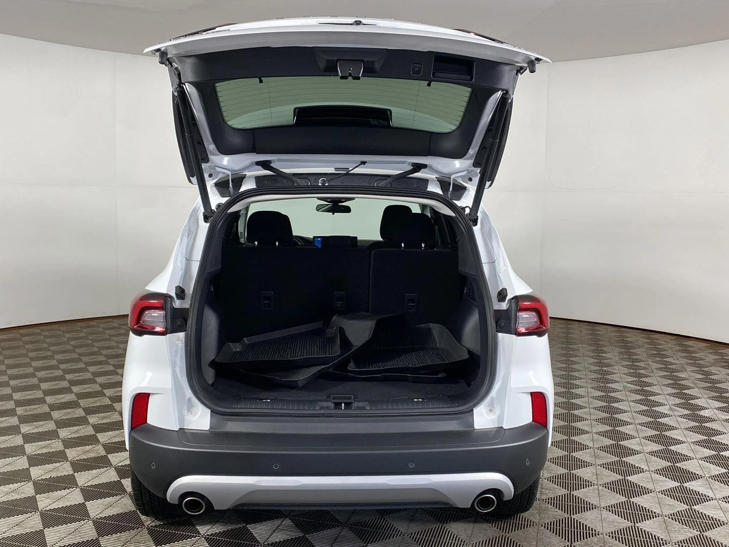 Used 2023 Oxford White Ford Active image 21