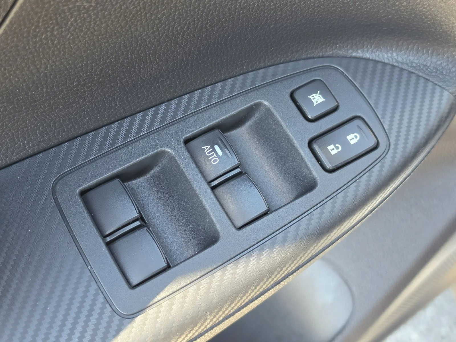 Used 2024  Mitsubishi  image 23