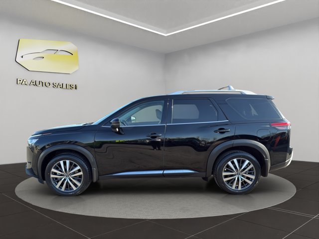 Used 2022 Super Black Nissan Platinum image 4
