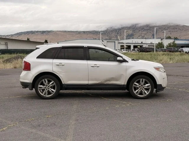 Used 2011 White Ford Limited image 6