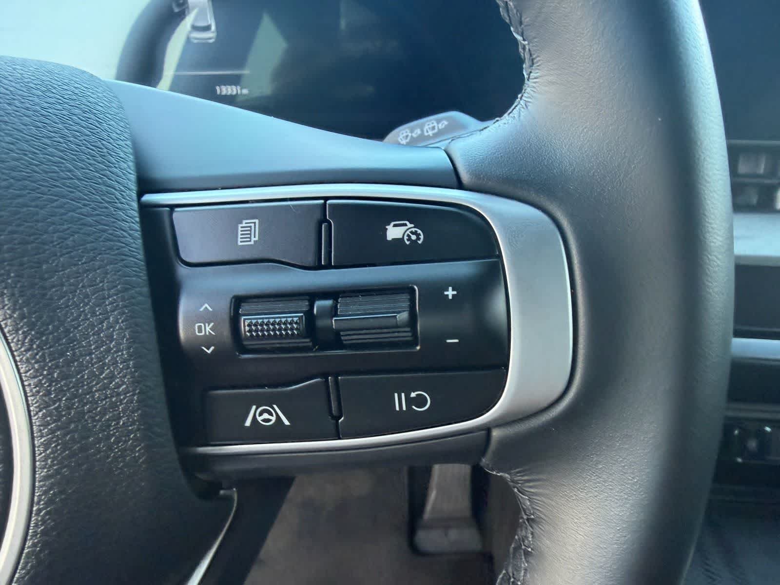 Used 2025 Glacial White Pearl Kia X-Line image 12
