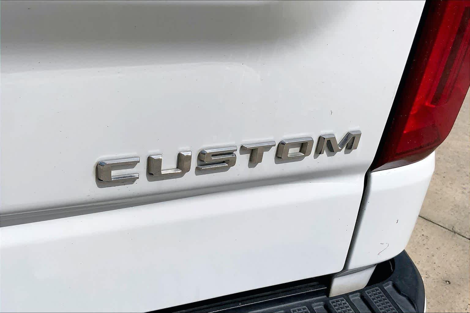 Used 2022 Summit White Chevrolet Custom image 10