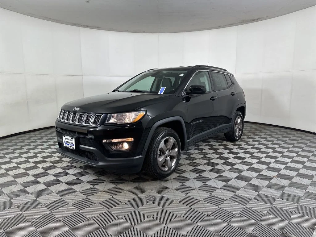 Used 2019 Black Jeep Latitude image 19