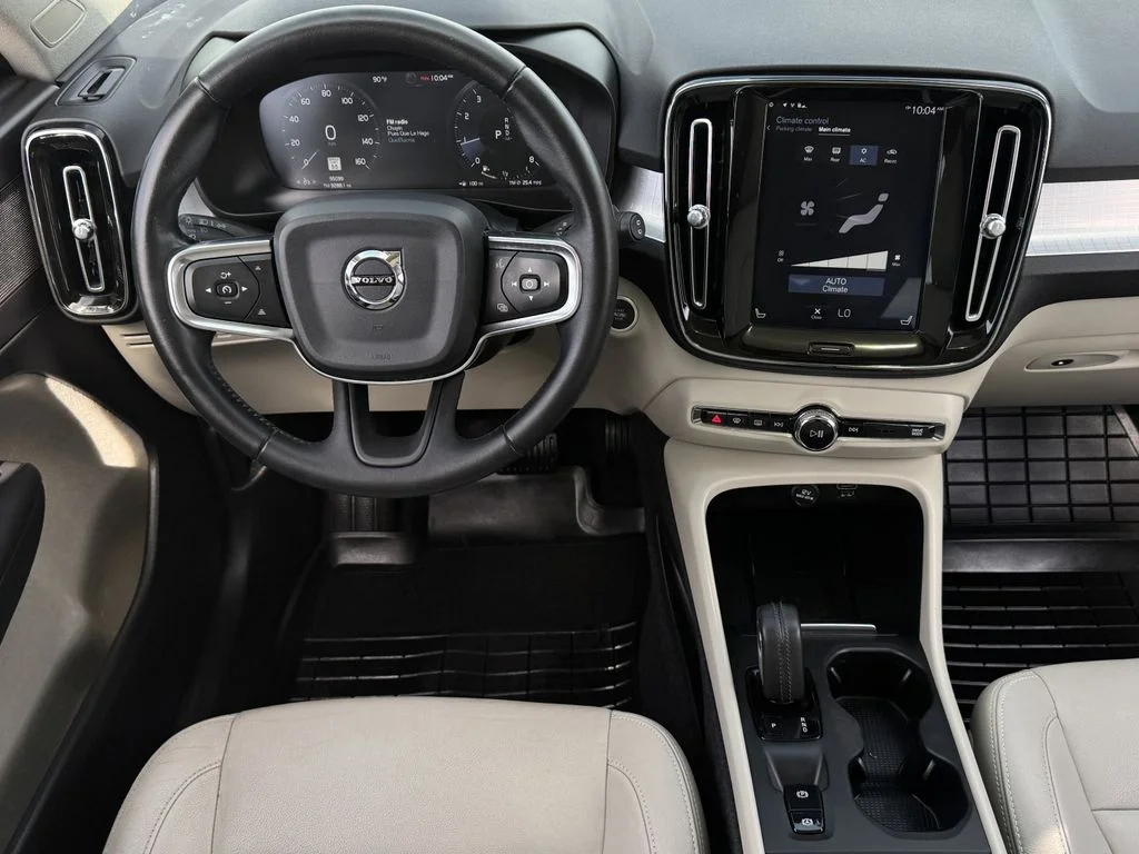 Used 2020 Black Volvo Momentum image 12