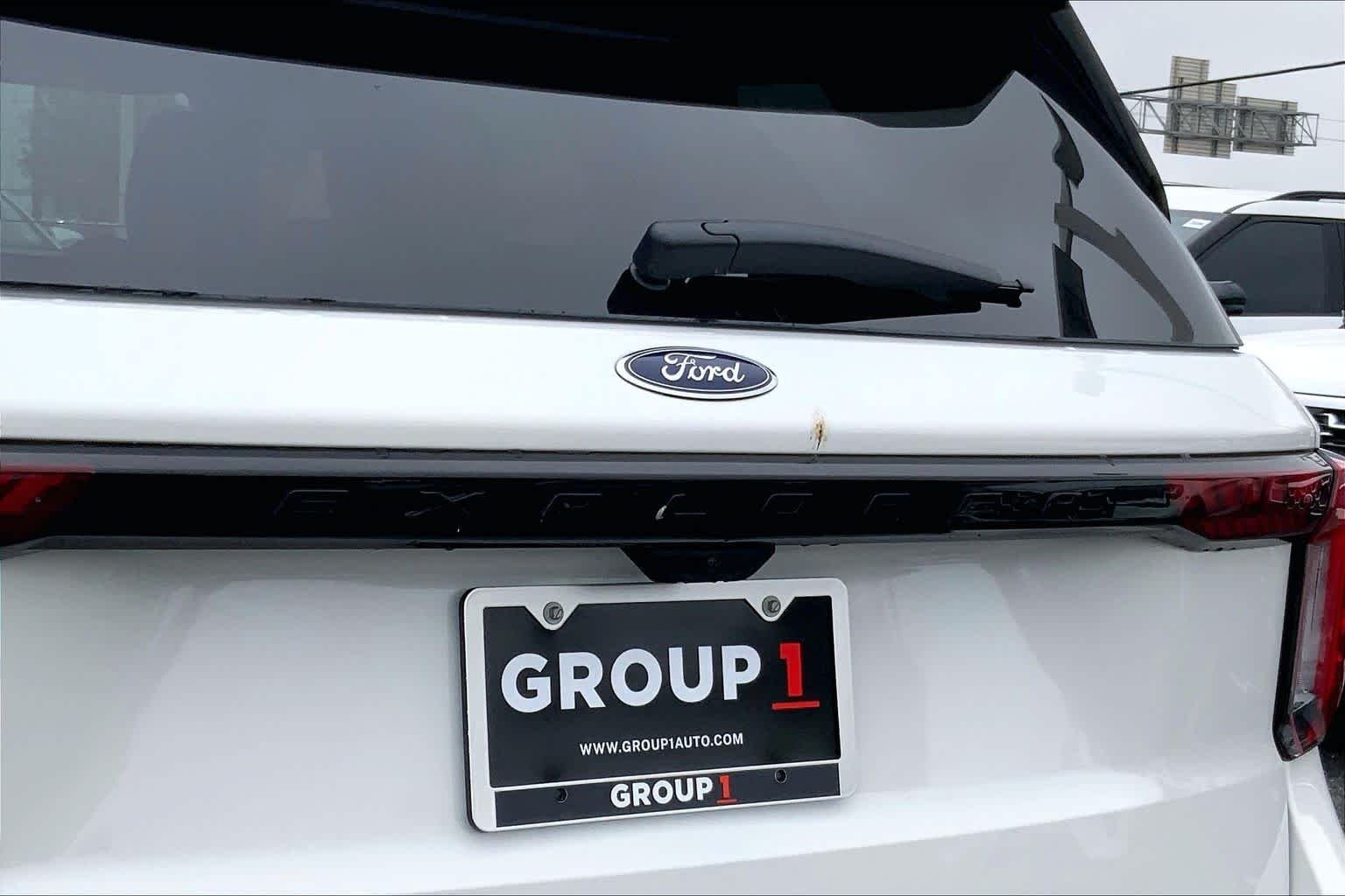 New 2026 Star White Metallic Tri-Coat Ford ST-Line image 14