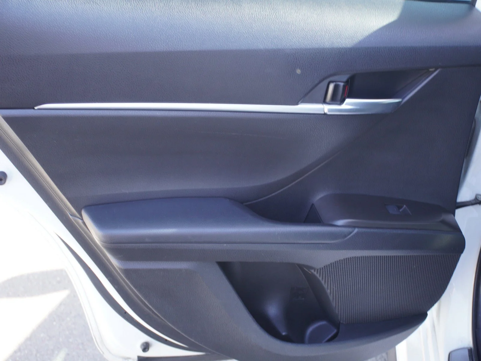 Used 2022 White Toyota SE image 11
