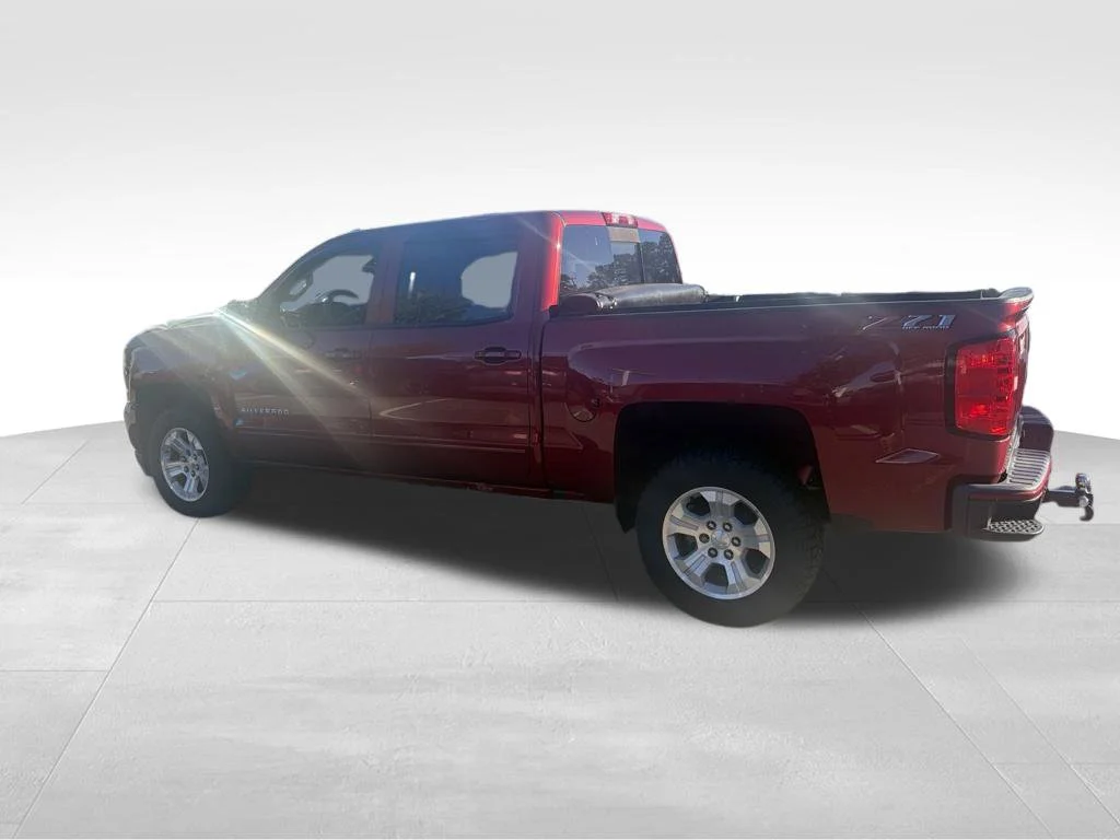 Used 2018 Red Chevrolet LT image 9