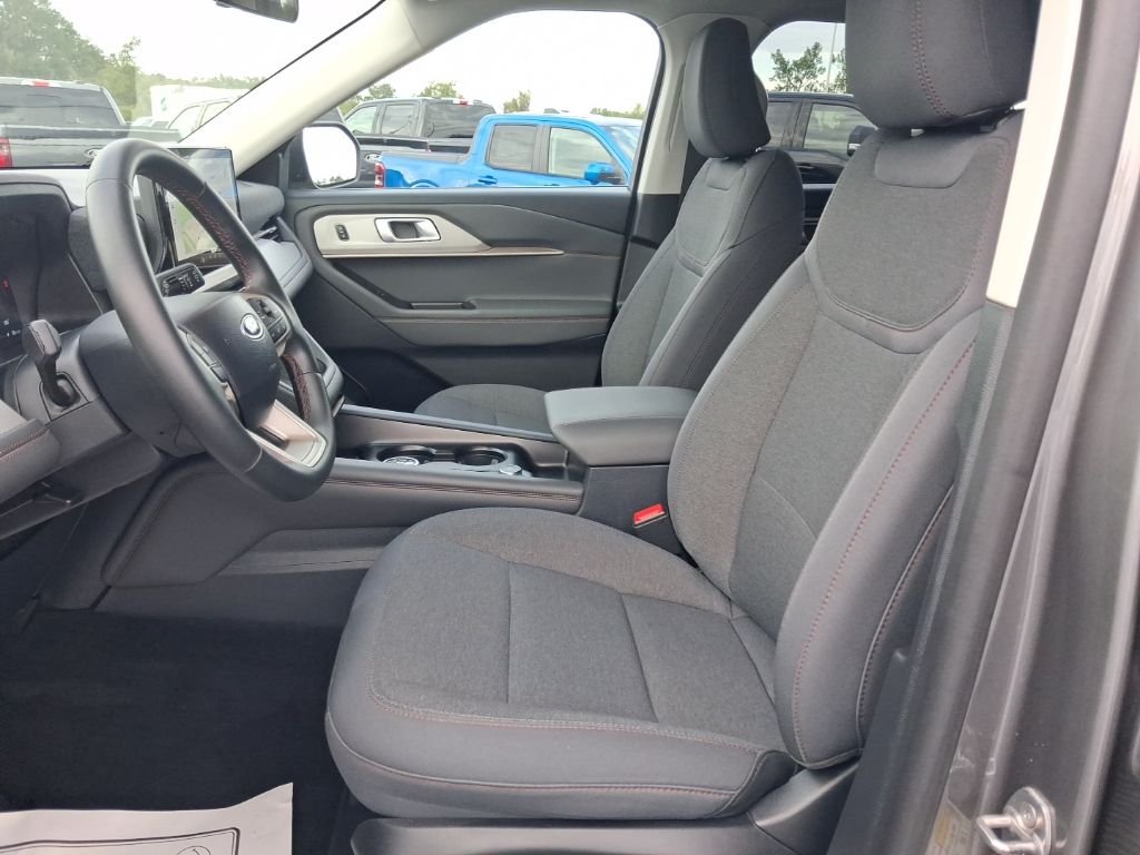 Used 2025 Gray Metallic Ford Active image 8