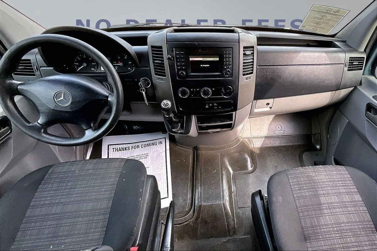 Used 2018  Mercedes-Benz Standard Roof V6 image 8