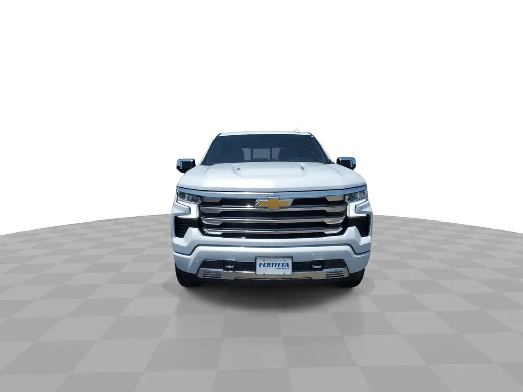 New 2026 Polar White Tricoat Chevrolet High Country image 3