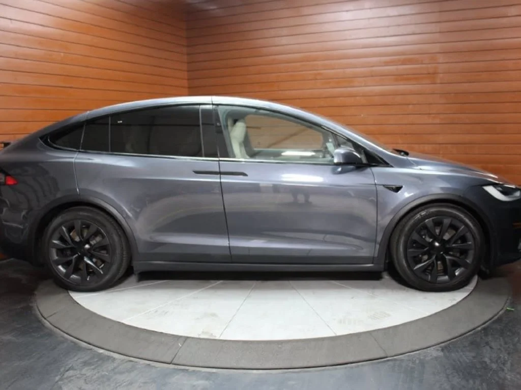 Used 2022  Tesla Base image 39