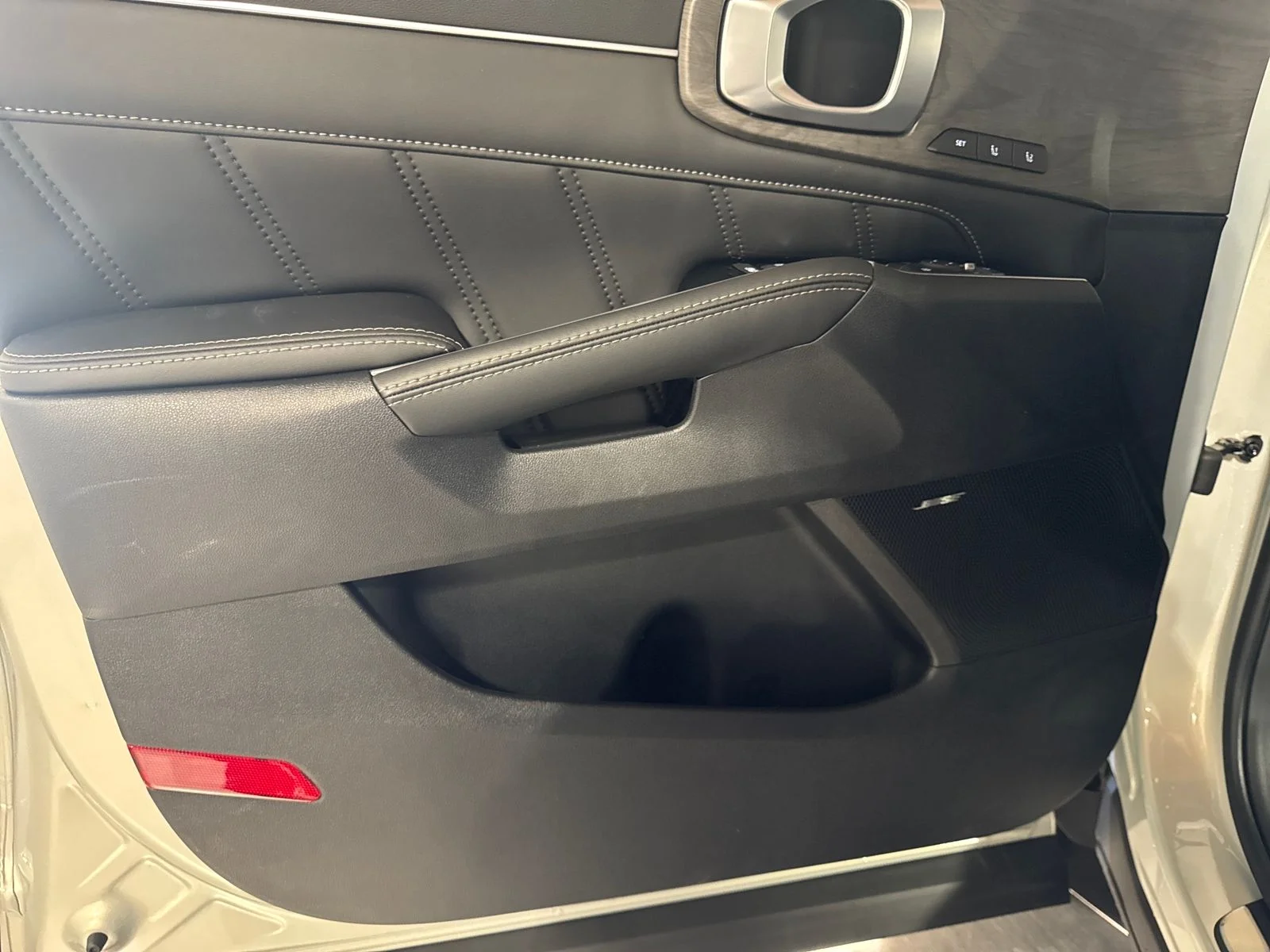 New 2026 Ivory Kia X-Line SX Prestige image 25