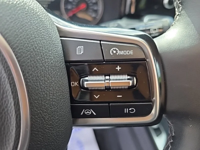 Used 2021 White Kia S image 13