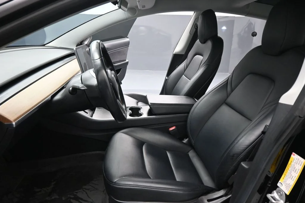Used 2019 White Tesla Standard Range Plus image 8