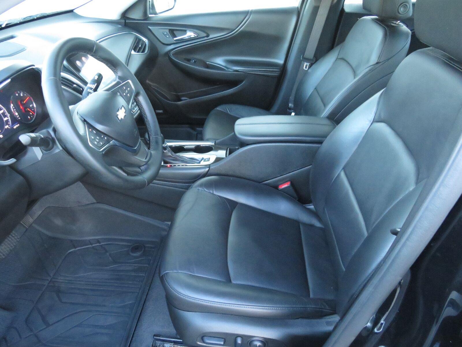 Used 2025 Mosaic Black Metallic Chevrolet LT image 19